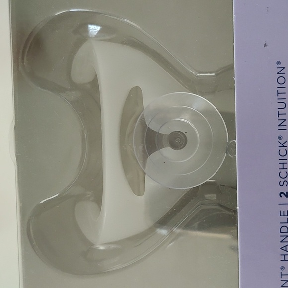 Schick Intuition Razor Gift set. - Picture 3 of 4